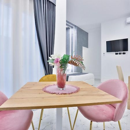 Hotiday Room Collection - Napoli Sant'Arcangelo Εξωτερικό φωτογραφία