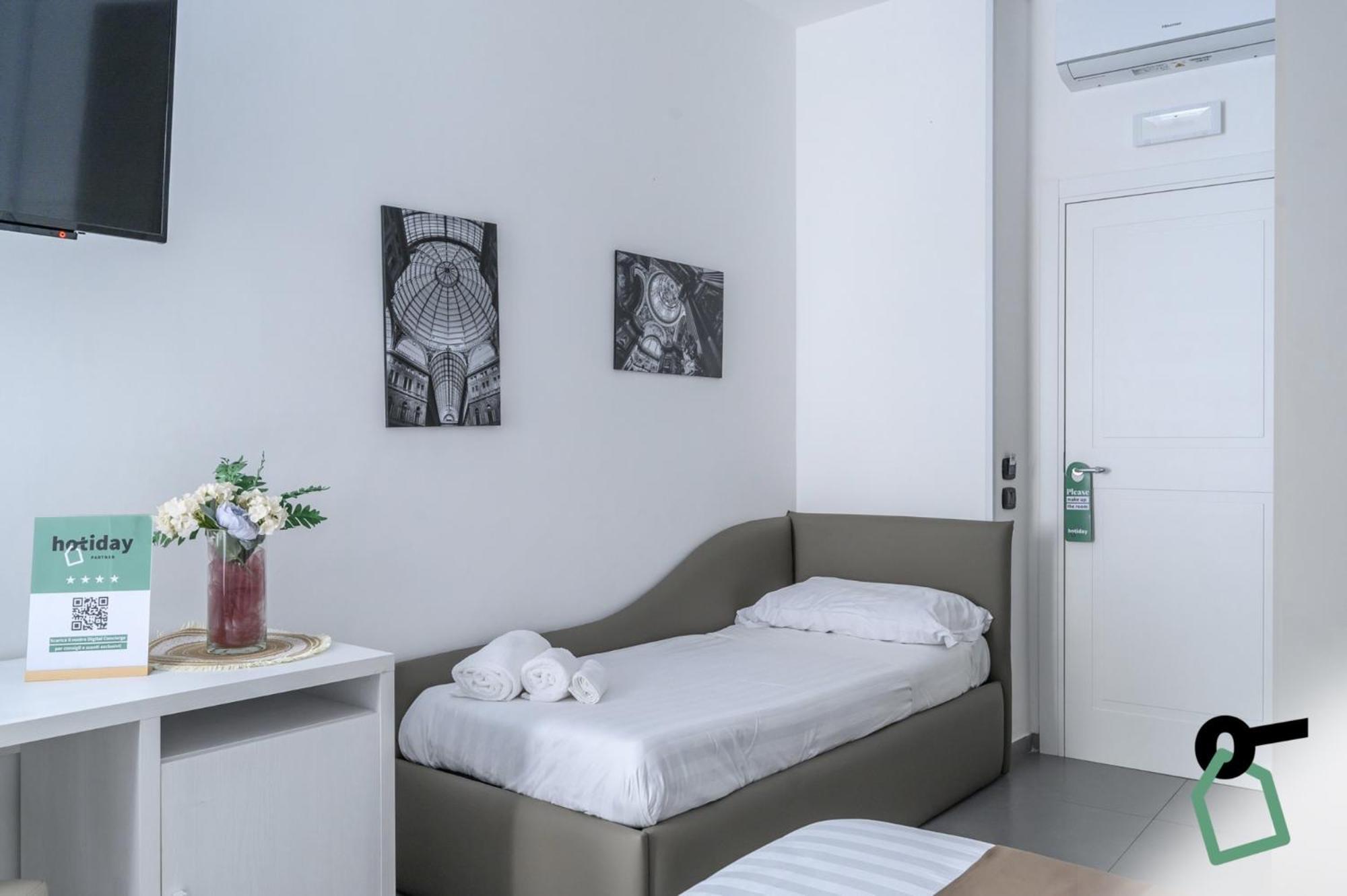 Hotiday Room Collection - Napoli Sant'Arcangelo Εξωτερικό φωτογραφία